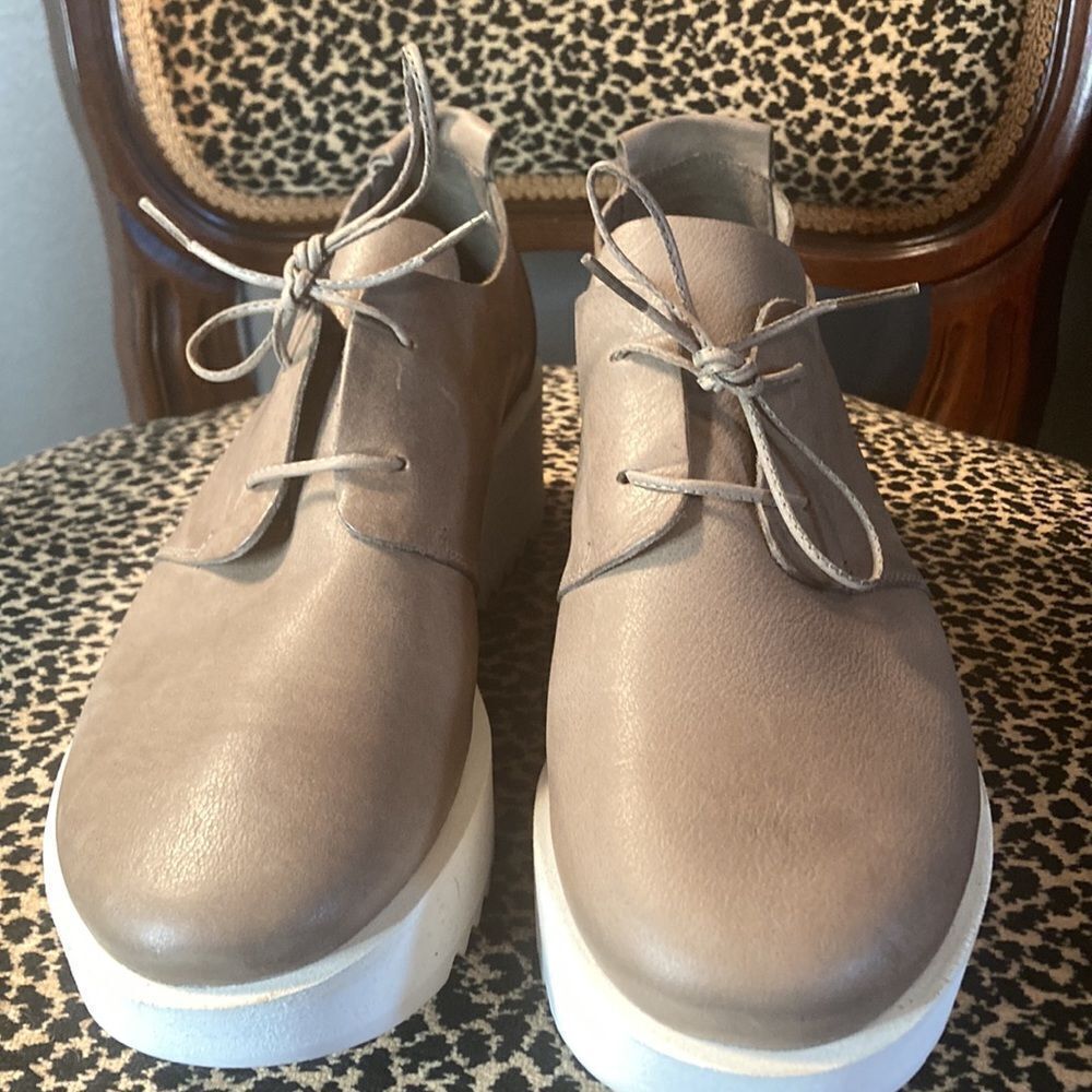 Annette Gortz mocha tube lace up leather shoes, size 8.5, EUC - Picture 3 of 14